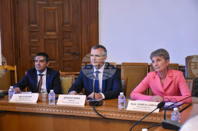 Парламент - Комисия по въпросите на децата, семейството, младежта и спорта