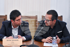 Парламент - Комисия по външна политика