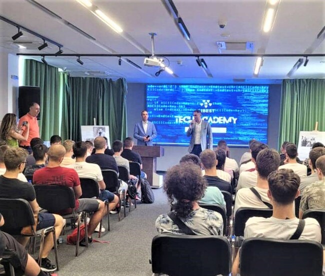 Асоциацията за иновации, бизнес услуги и технологии (AIBEST) откри лятната си техническа академия за ученици в Бургас
