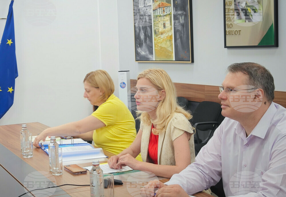 Tourism Minister and Attaches Talk Foreign Markets