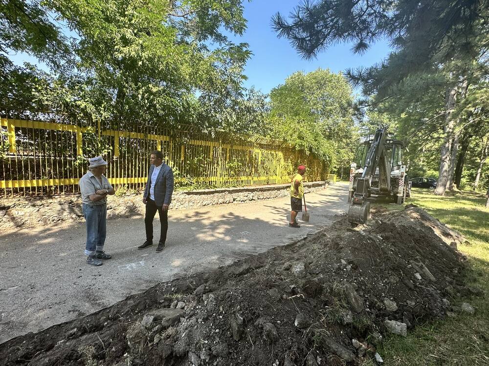 Започна ремонтът на настилката на алеята около стадион „Хасково“