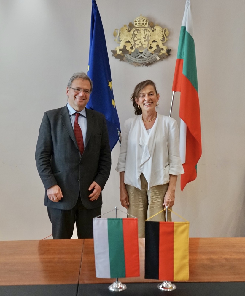 Министърът на околната среда и водите Юлиян Попов се срещна с посланика на Германия Ирене Планк