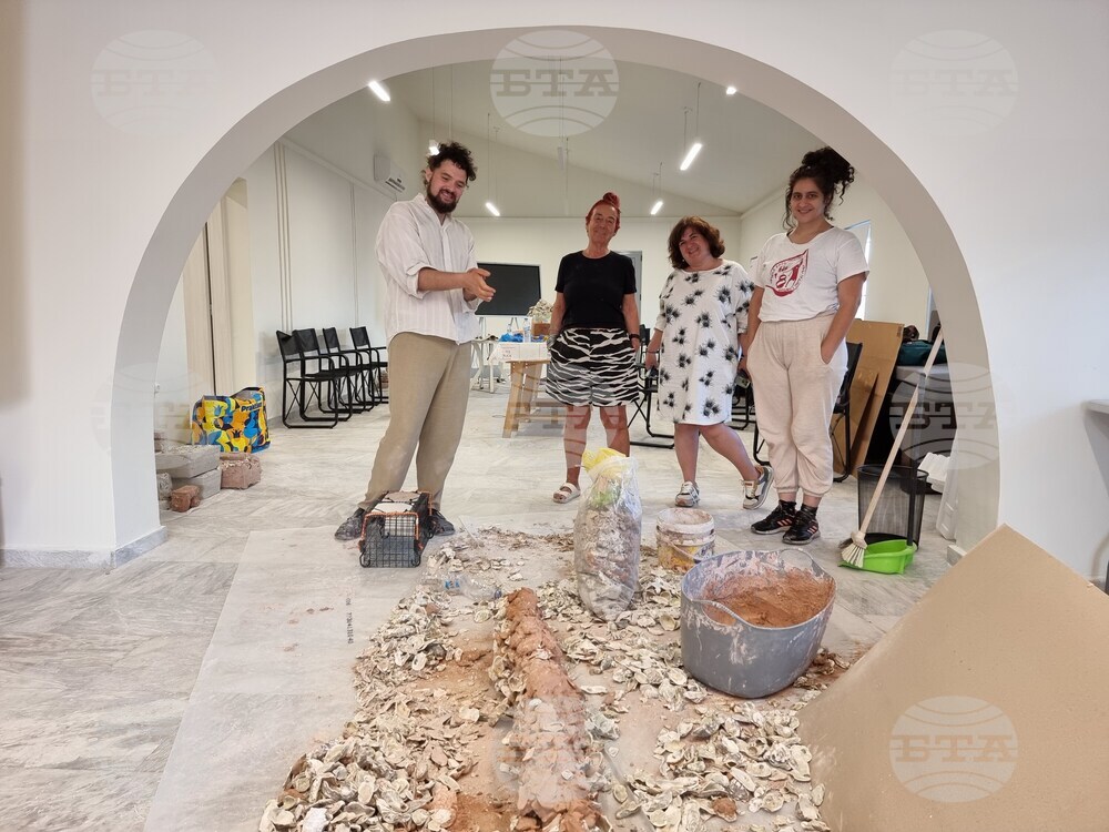 Гърция - Елефсина - Творци пречистват морето край Атина със „съвременна елевсинска мистерия“