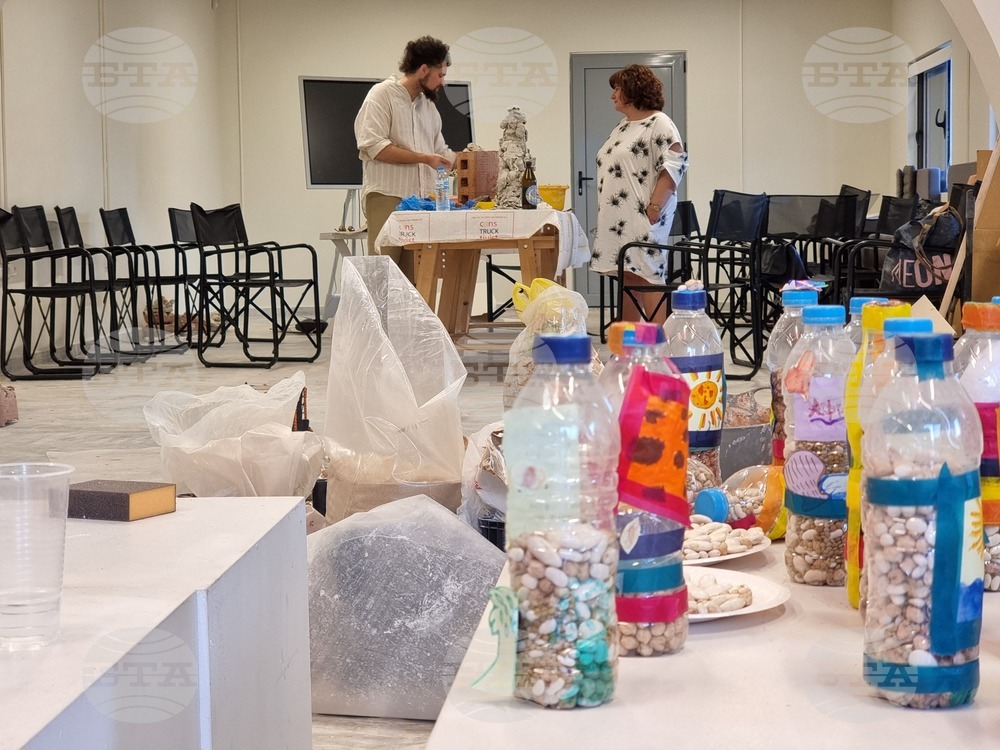 Гърция - Елефсина - Творци пречистват морето край Атина със „съвременна елевсинска мистерия“