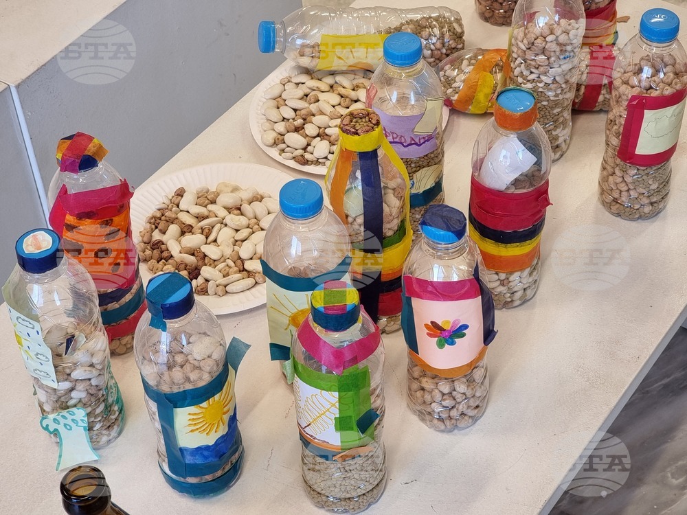 Гърция - Елефсина - Творци пречистват морето край Атина със „съвременна елевсинска мистерия“