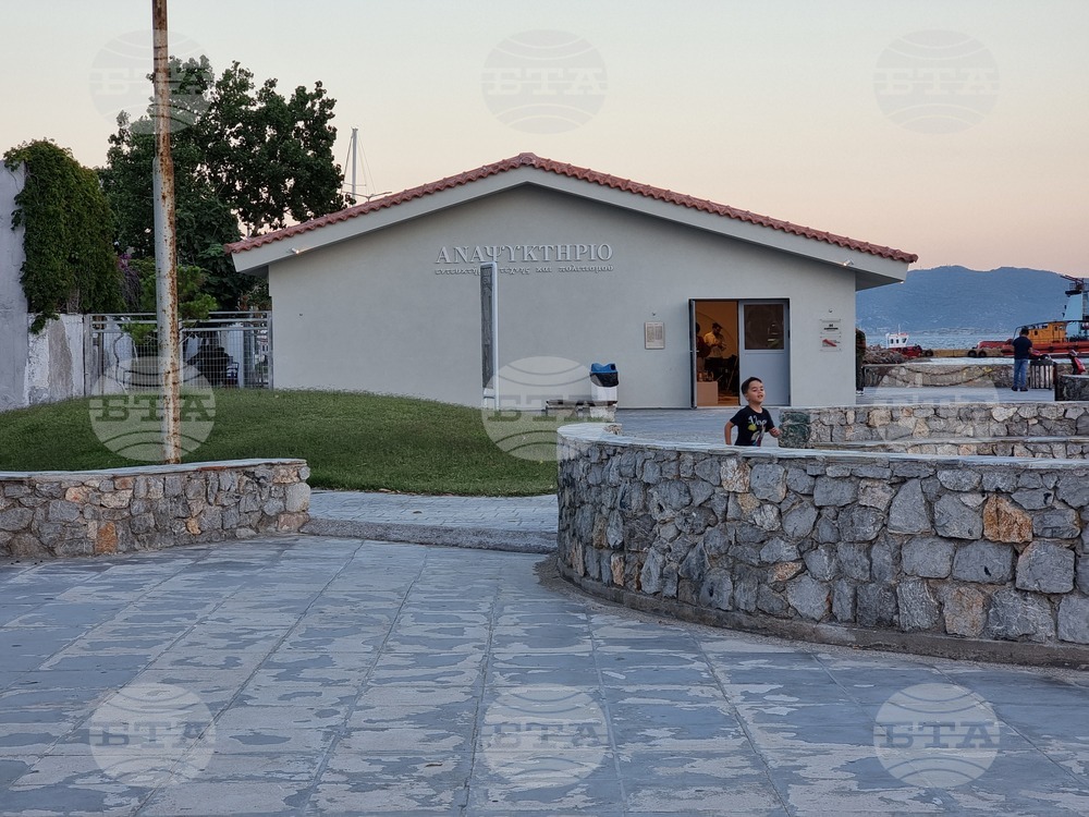 Гърция - Елефсина - Творци пречистват морето край Атина със „съвременна елевсинска мистерия“