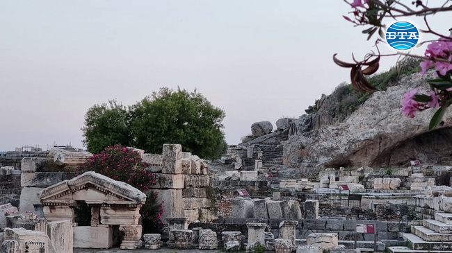 Творци пречистват морето край Атина със съвременна "елевзинска мистерия“