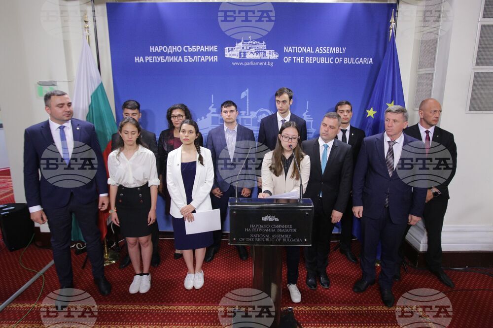 Парламент - Младежка организация на "Възраждане"