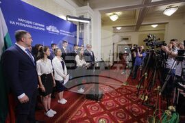 Парламент - Младежка организация на "Възраждане"