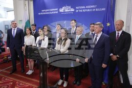 Парламент - Младежка организация на "Възраждане"