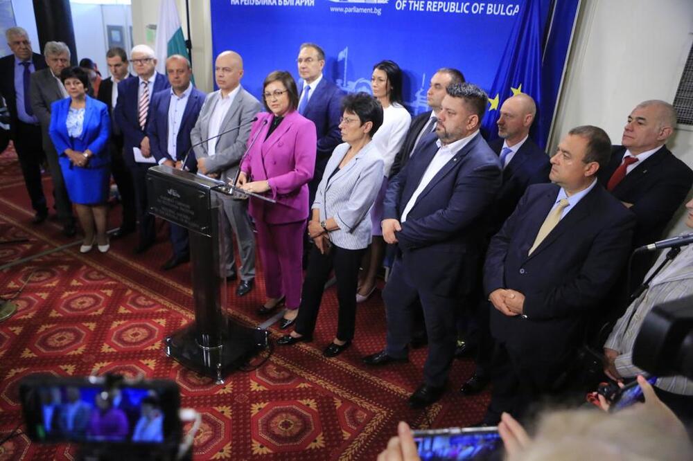 Нинова: Искаме незабавно оставката на Тагарев – вреден е за националната сигурност