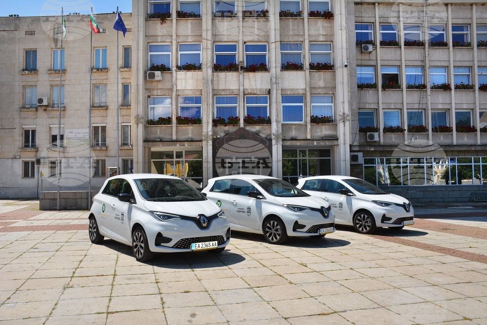 Социални услуги и контролни дейности в Община Габрово ще бъдат извършвани с нови електромобили