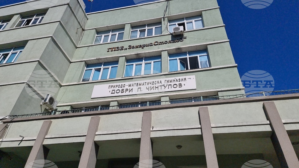 Сливенската природо-математическа гимназия работи по проект за традициите и историята на Българската армия