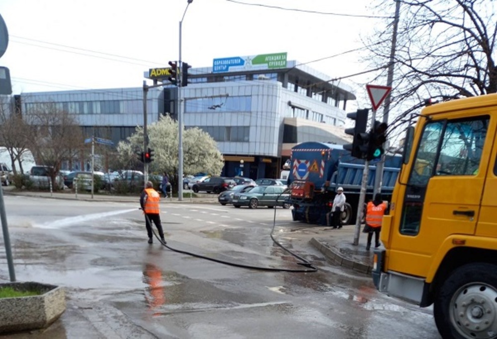 Над 500 чувала със зелени отпадъци събраха доброволци в междублокови пространства в София