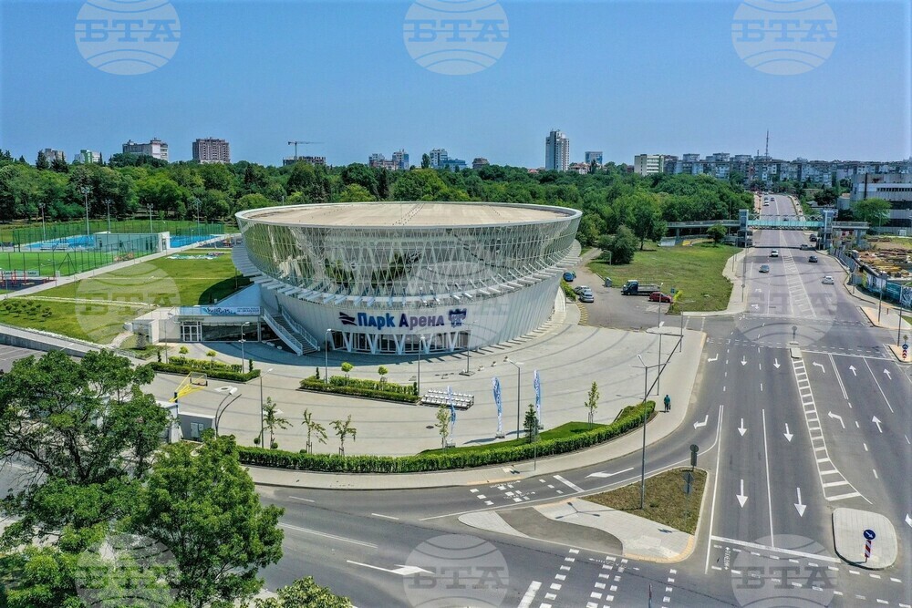 Водата от плувния комплекс "Арена" в Бургас ще бъде оползотворена за измиване на улици, докато басейните са в профилактика