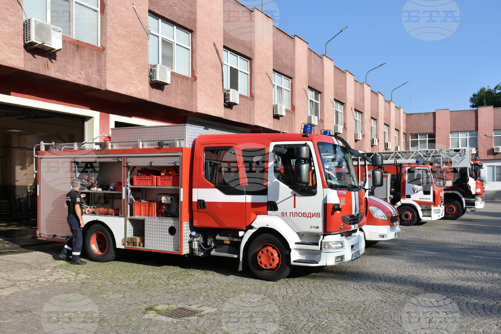 Пловдив - Протест на служители на пожарната и полицията