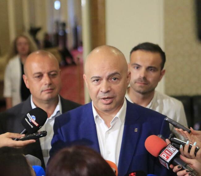 БСП ще внесе утре отново в пленарната зала точката за имунитета на Бойко Борисов, ако той не подаде заявление до края на деня, че се отказва от него, заявиха от партията