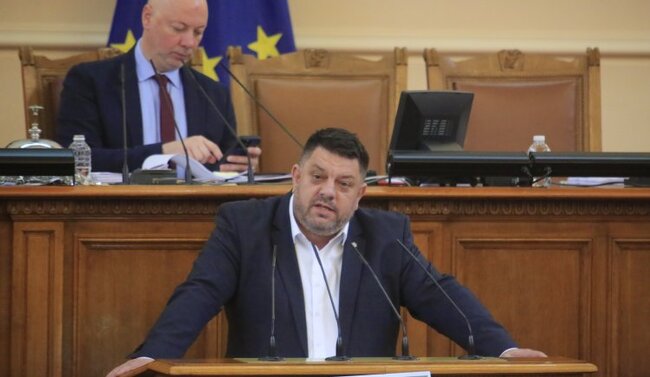 Атанас Зафиров: БСП сме категорично против пълното изпразване на складовете на Министерство на отбраната