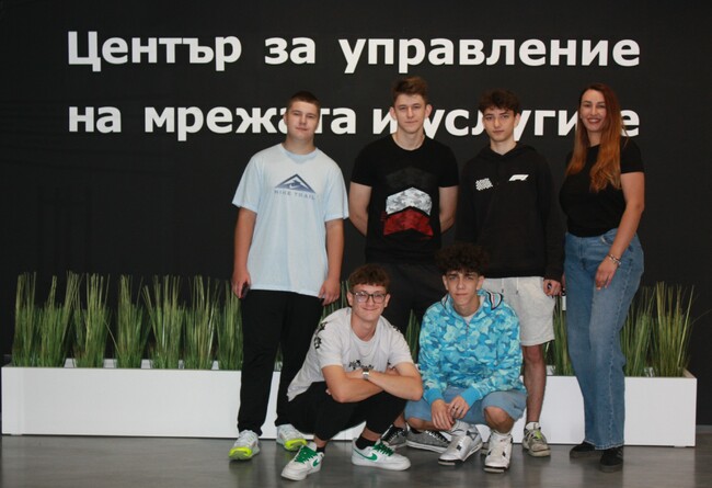 Близо 230 ученици ще участват в програма по практика за телекомуникациите, организирана от "Виваком"
