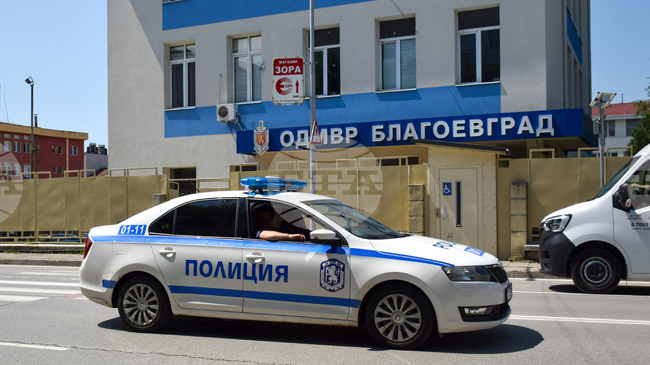 Полицията в Сандански задържа двама души след сигнали за домашно насилие