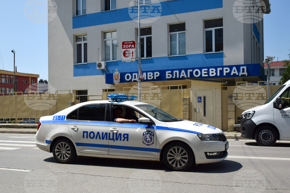 Полицията в Сандански задържа двама души след сигнали за домашно насилие