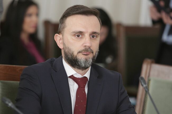 Темата за стратегическите инфраструктурни проекти би трябвало да не се влияе от политическите крамоли, смята зам.-министър Пенчев
