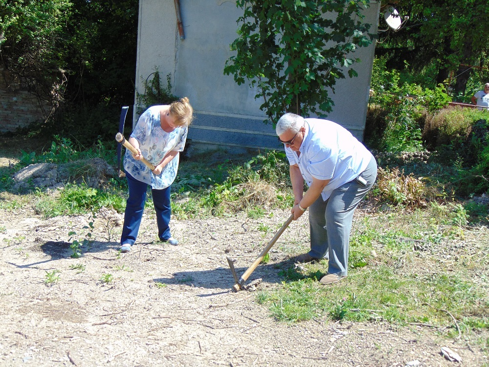 Община Шумен: Символична първа копка по проекта за изграждане на социален център за лица с умствена изостаналост в село Лозево
