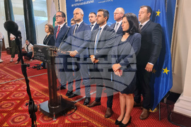 Парламент - Възраждане - пресконференция