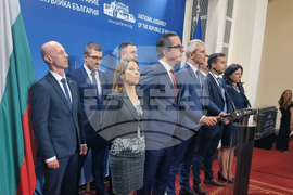 Парламент - Възраждане - пресконференция