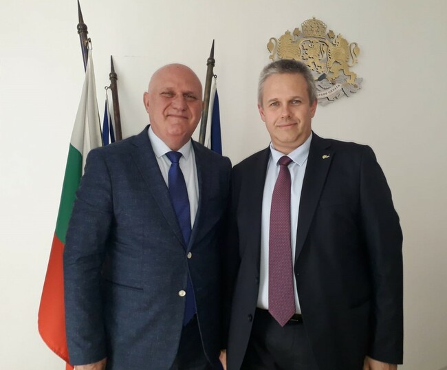 Министерствата на образованието и на електронното управление ще си партнират за дигитализиране на обучението