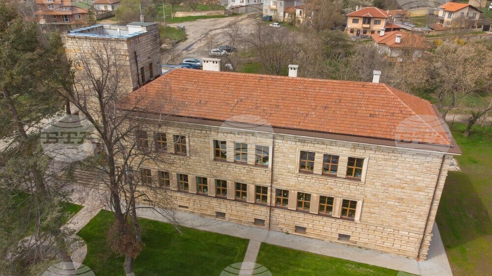 Стогодишното училище в село Осоица стана част от семейството на Cambridge International School