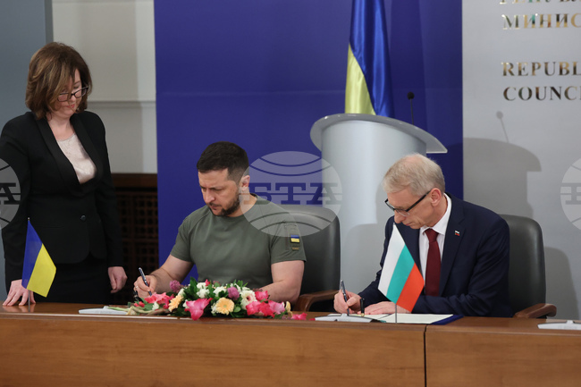 Николай Денков  - декларация за евроатлантическата интеграция на Украйна и меморандум за сътрудничество в областта на енергетиката - подписване - пресконференция