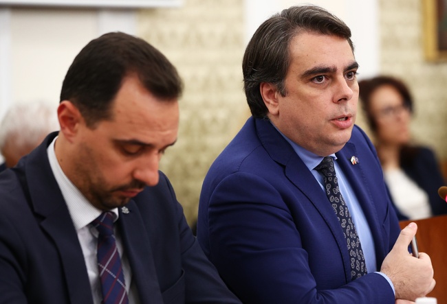 Бюджетите на държавата, общественото осигуряване и НЗОК за 2023 г. бяха обсъдени на първо четене от ресорни комисии в НС