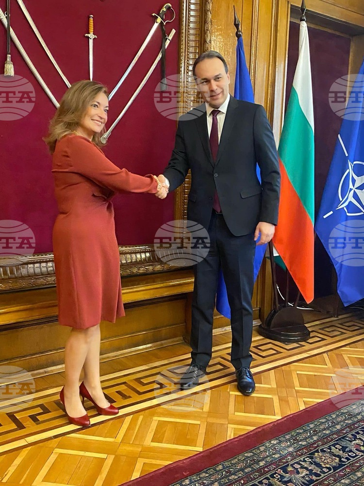 Defence Minister Zakov Confers with Italian Ambassador Zarra