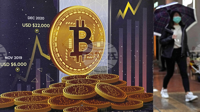 Биткойнът отчита най-лошото си месечно представяне от 2022 г. насам на фона на масови разпродажби и висока волатилност