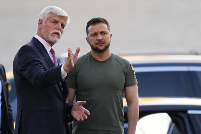 Зеленски разговаря с чешкия президент Петър Павел в Прага и призова НАТО към конкретни стъпки за приемане на Украйна
