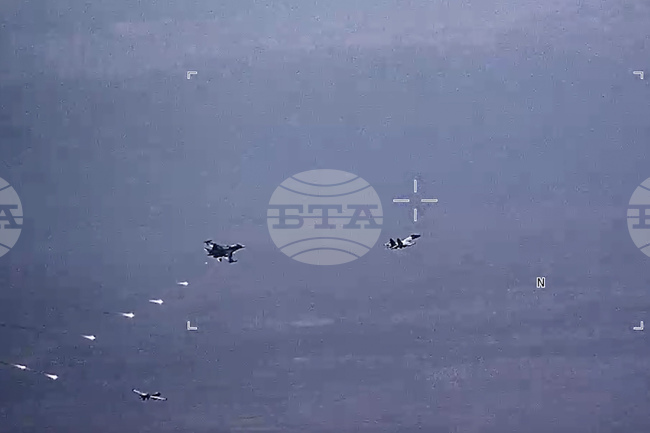 Украйна съобщи, че през изминалата нощ е свалила боен самолет, крилата ракета и дванадесет дрона, изпратени от Русия