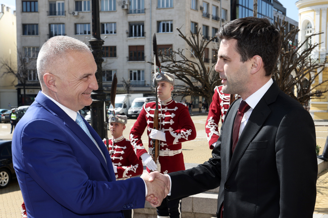 Задълбочаването на парламентарния диалог е основна предпоставка за развитието на двустранните отношения, беше общото мнение, изразено на срещата на председателя на Народното събрание Никола Минчев и албанския президент Илир Мета