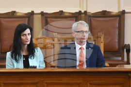 Парламент - парламентарен контрол