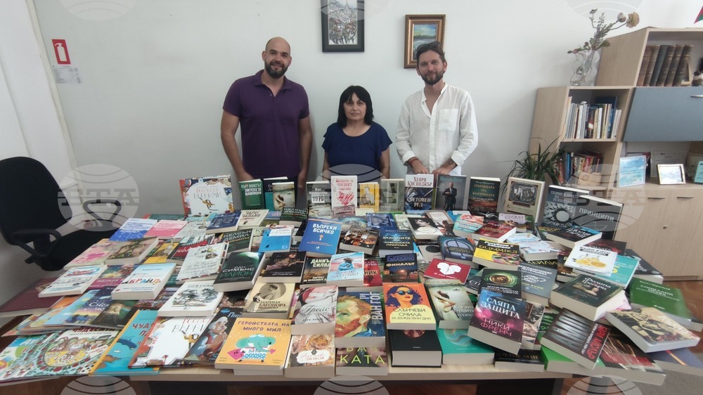 Библиотеката в Силистра получи дарение от 161 нови книги