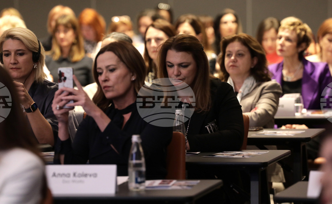 Жените заемат 29 процента от ръководните постове в Германия – под средното равнище за ЕС