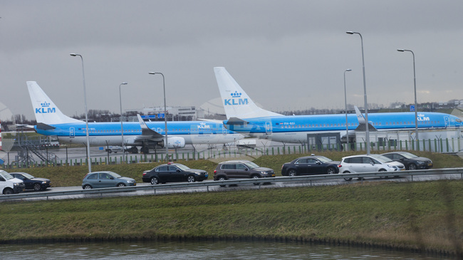 АНП: Повече от хиляда блокирани пътници са пренощували на летище "Схипхол"