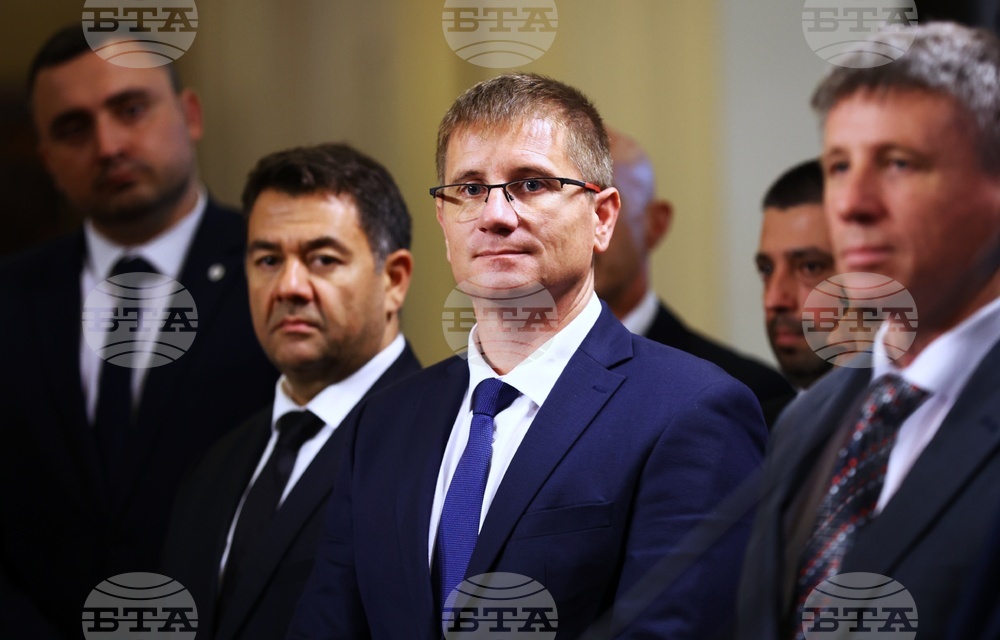 Парламент - Възраждане - пресконференция
