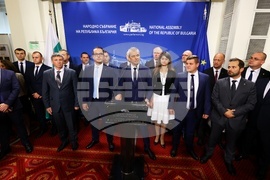 Парламент - Възраждане - пресконференция