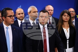 Парламент - Възраждане - пресконференция