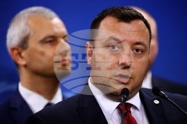 Парламент - Възраждане - пресконференция