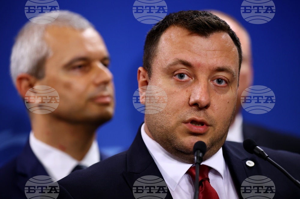 Парламент - Възраждане - пресконференция