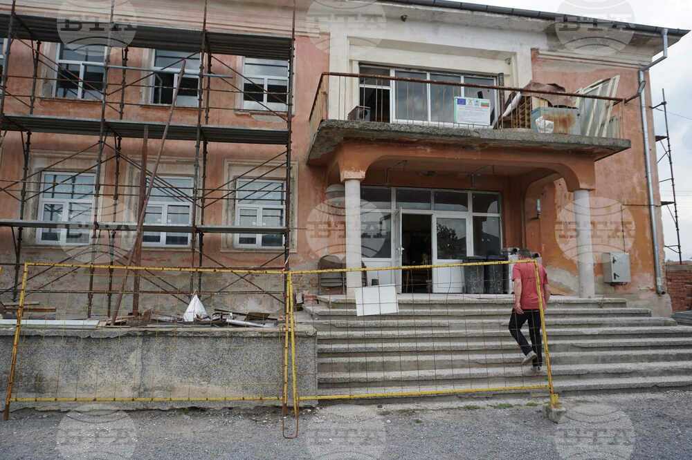 Започнаха ремонти на две читалища и изграждане на две спортни площадки в община Тунджа