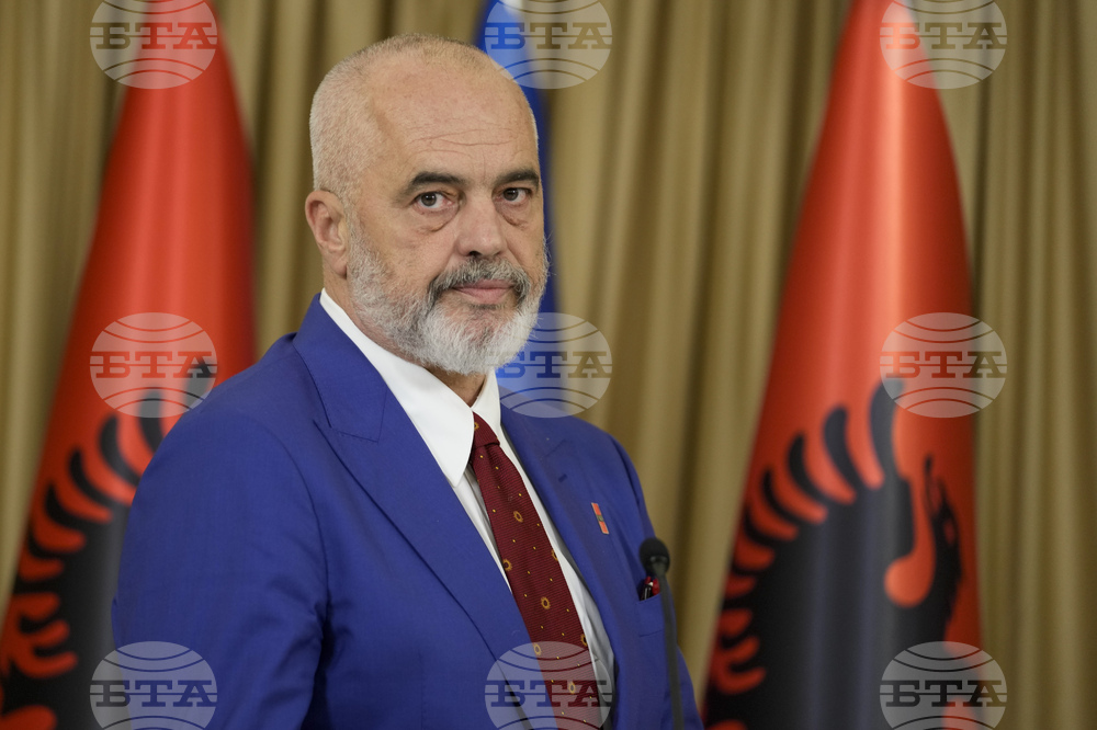 Еди Рама призова за съвместна албанско-косовска резолюция заради "постоянни нарушения" в процеса в Хага срещу бившите командири от АОК