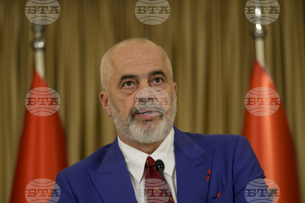 Албанският премиер Еди Рама изпраща учители по майчин език на албанците в Гърция